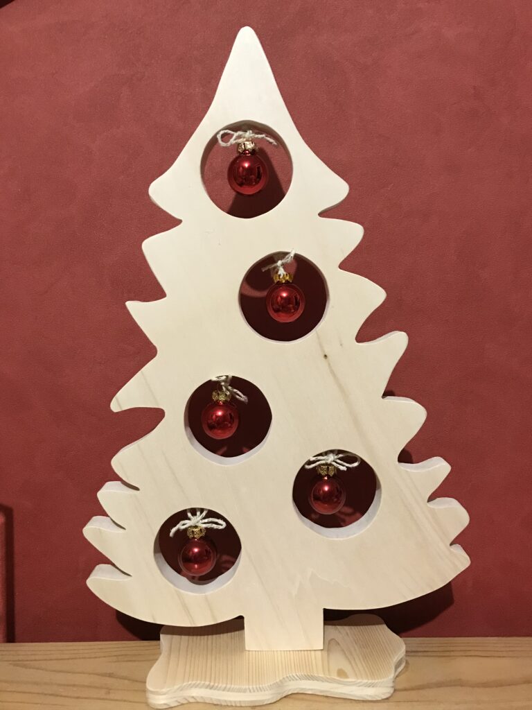 sapin avec ses boules