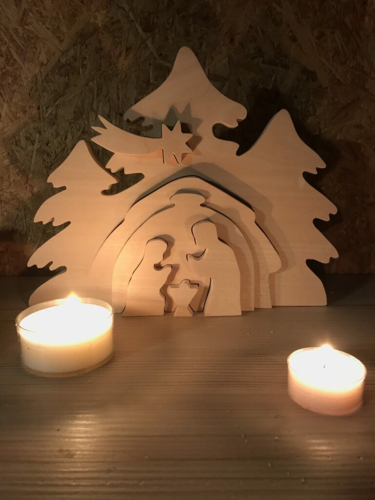 crèche sous 3 sapins