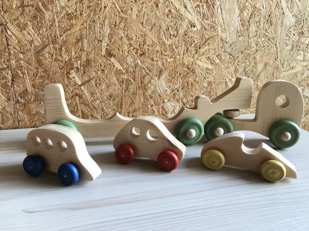 Camion avec voitures sur remorque