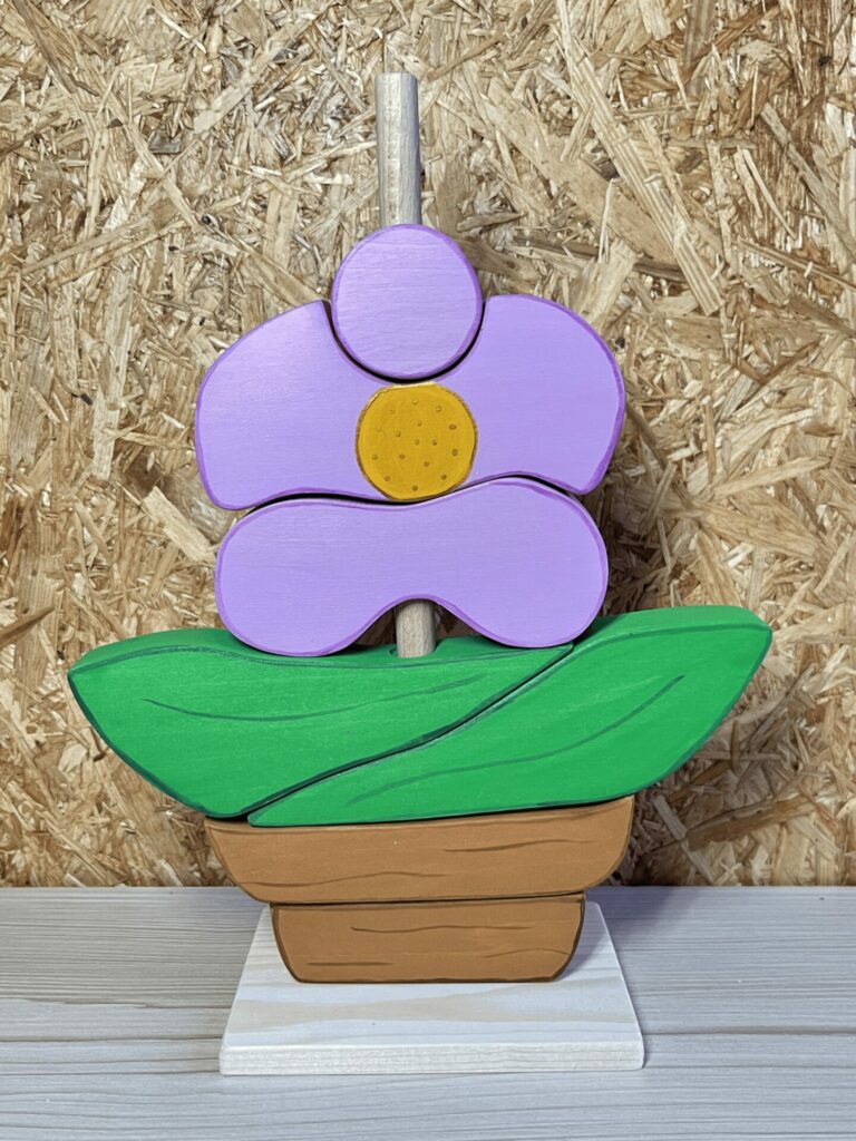 Fleur violette en bois